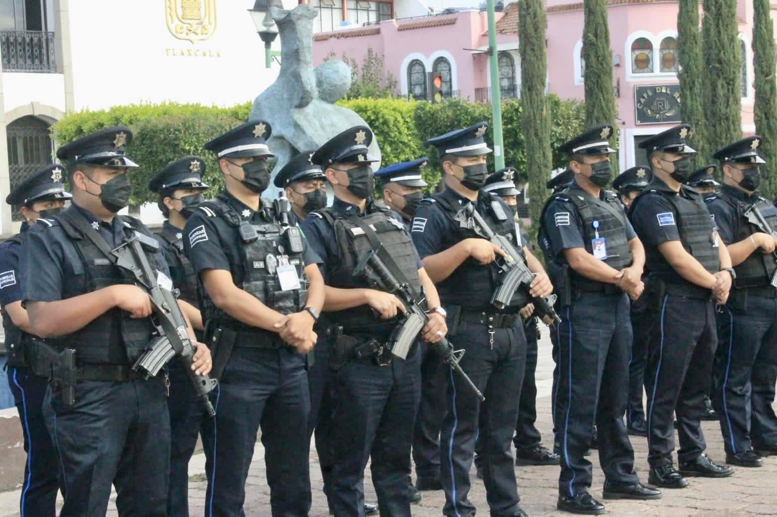 Pasan revista a Policía municipal de Tlaxcala